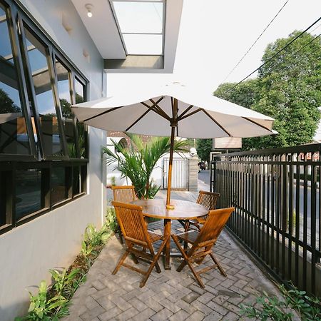 B Syariah Guest House Lumajang Exterior foto